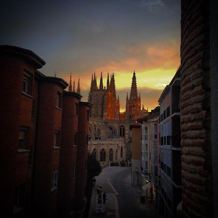 Atuaire Home Vivienda En Perfecta Ubicacion Al Lado De La Catedral De Burgo Eksteriør billede