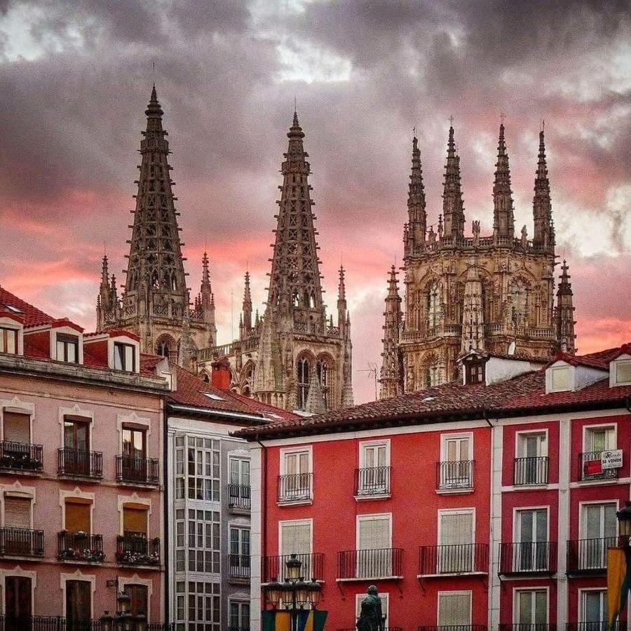Atuaire Home Vivienda En Perfecta Ubicacion Al Lado De La Catedral De Burgo Eksteriør billede